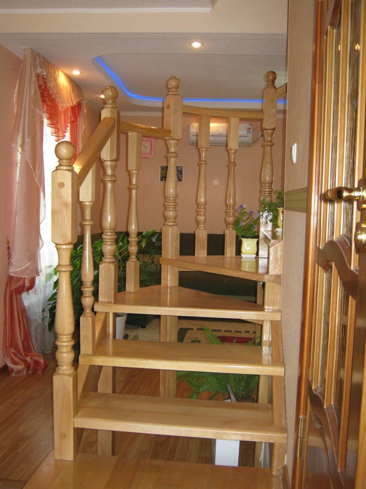 Дубовая лестница в Лабинске